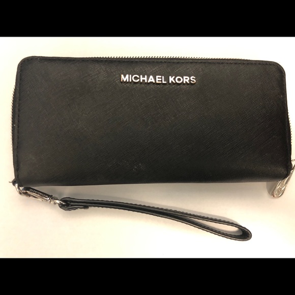 Michael Kors Handbags - Micheal Kors Wallet
